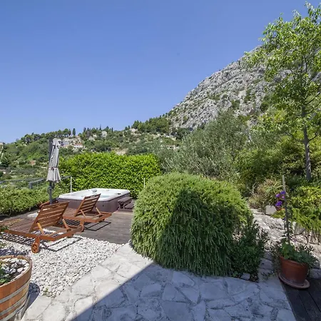 Makar Villa *